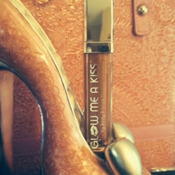 Light-Up Lip Gloss w Mirror In Grammy Gift Baskets - Picture 1 of 6